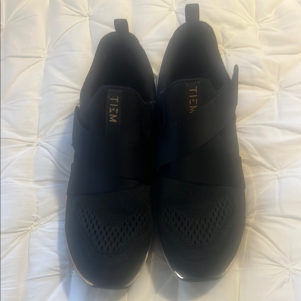 Black Sneakers with Slip-On Design and Breathable Fabric